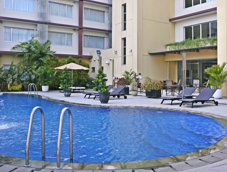 Hotel Sancrest Residence Deltamas