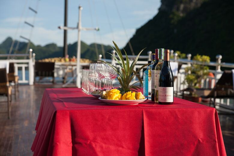 Rosa Boutique Cruise