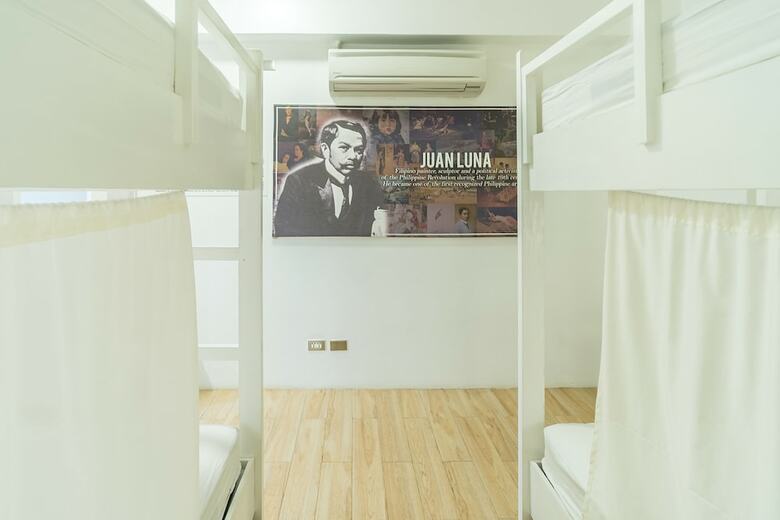 Heroes Hotel