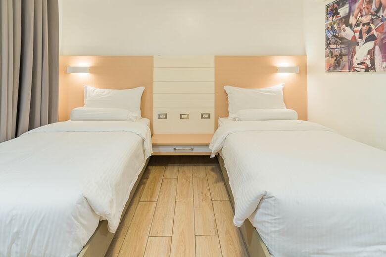 Heroes Hotel
