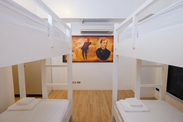 Heroes Hotel