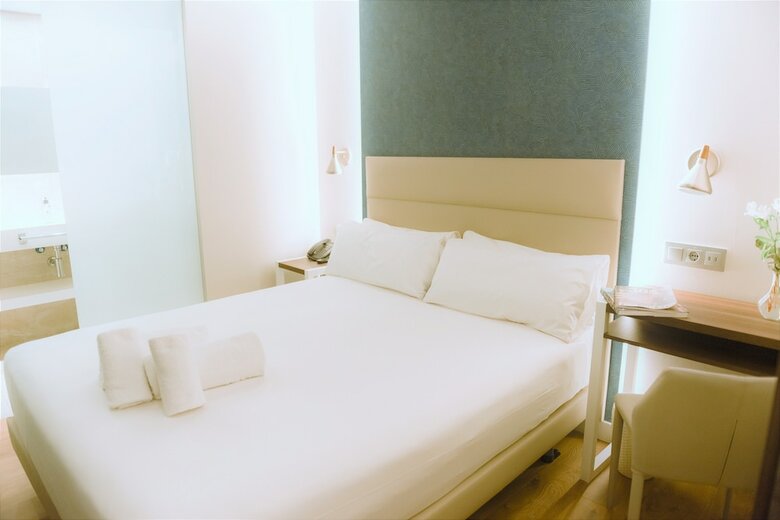Arya Stadium Hotel By Madanis