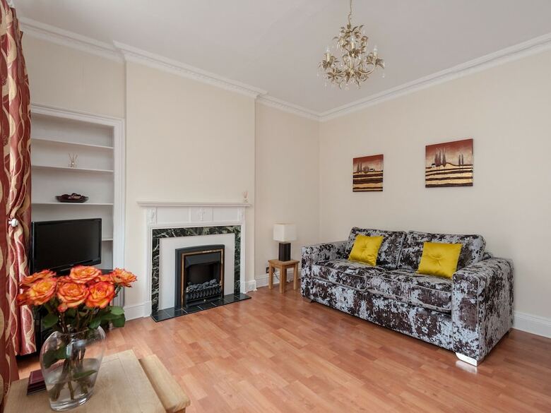 Rose Street Apartment