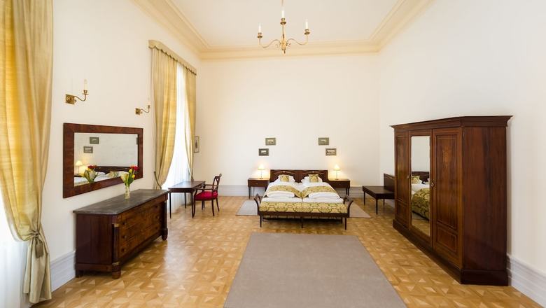 K�rolyi Kast�ly Hotel & Restaurant