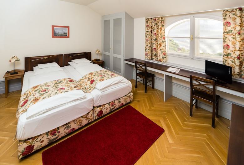 K�rolyi Kast�ly Hotel & Restaurant