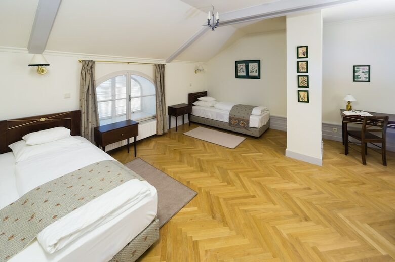 K�rolyi Kast�ly Hotel & Restaurant