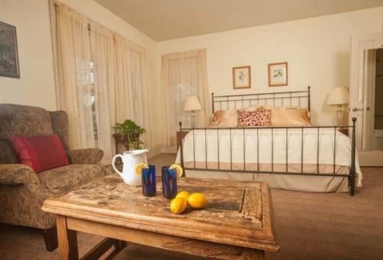 Bed & Breakfast Camellia Inn