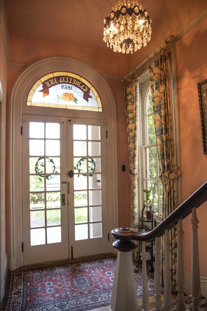 Bed & Breakfast Camellia Inn