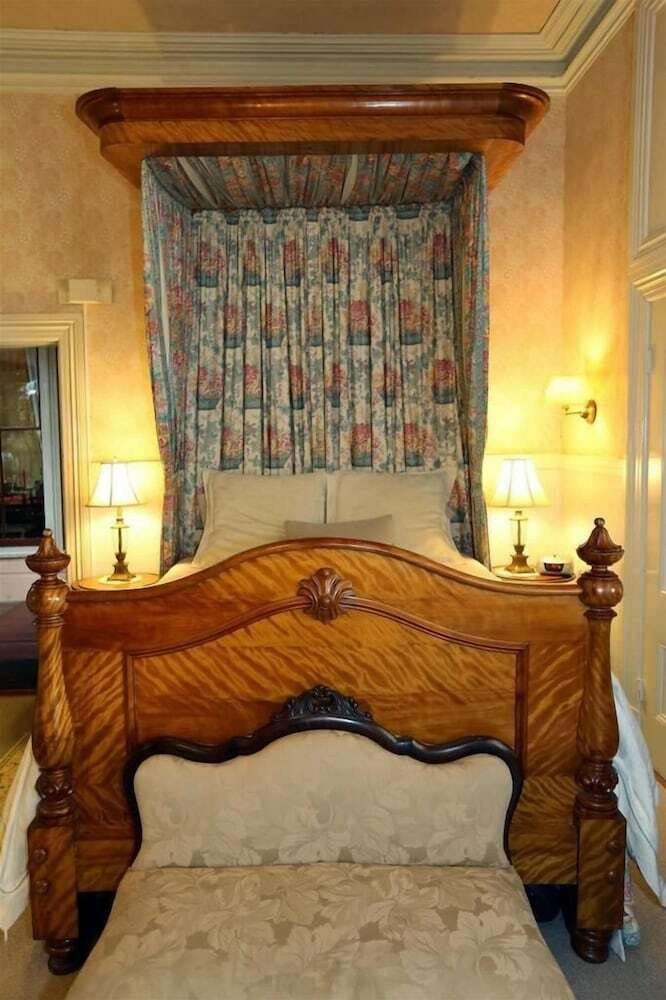 Bed & Breakfast Camellia Inn