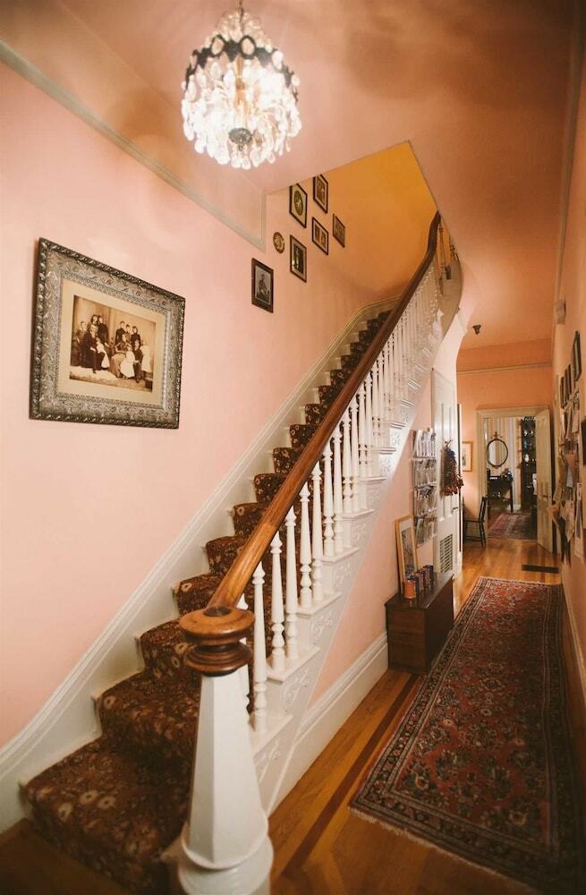 Bed & Breakfast Camellia Inn