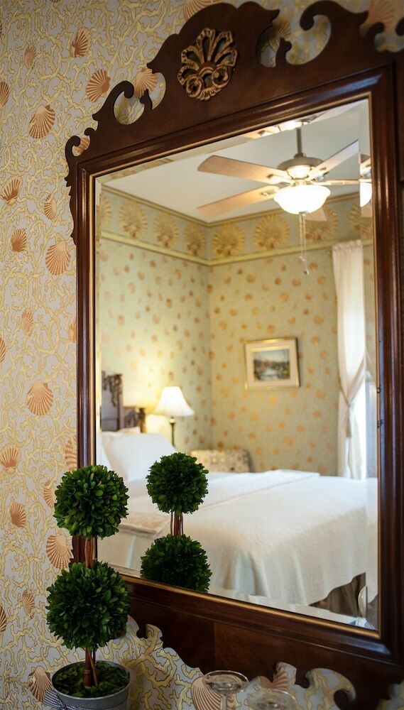 Bed & Breakfast Camellia Inn