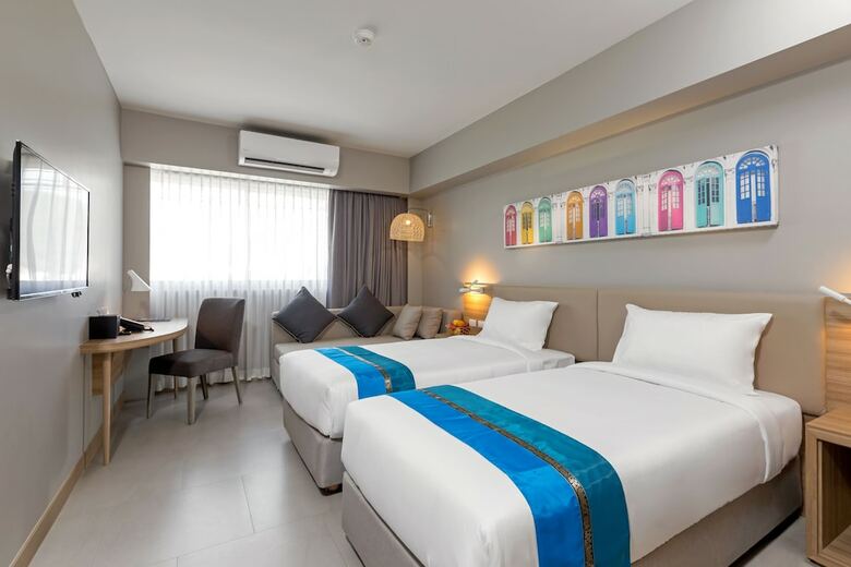 Oakwood Hotel Journeyhub Phuket