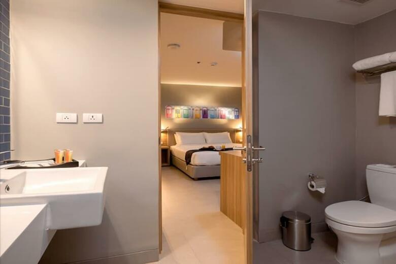 Oakwood Hotel Journeyhub Phuket