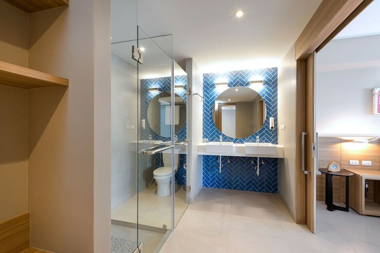 Oakwood Hotel Journeyhub Phuket