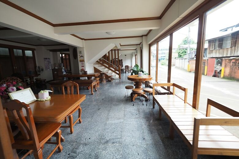 Fah Place Hotel