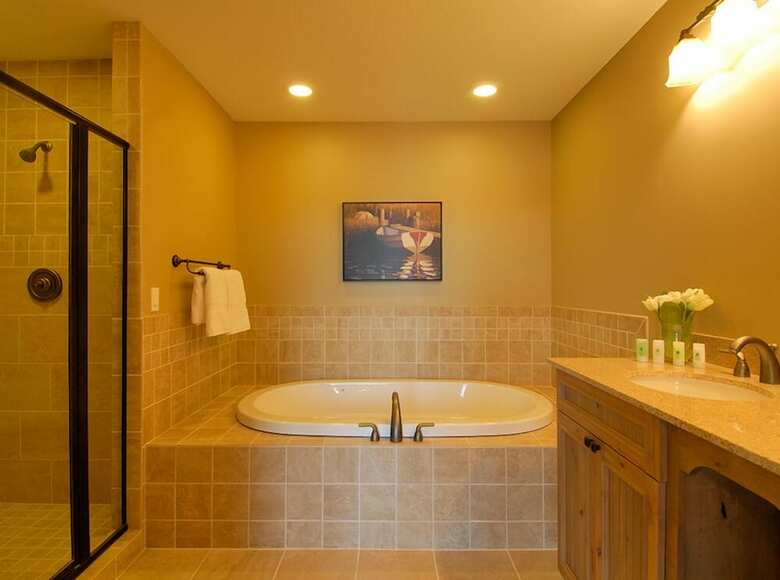 Cabana Trappers Landing Lodge
