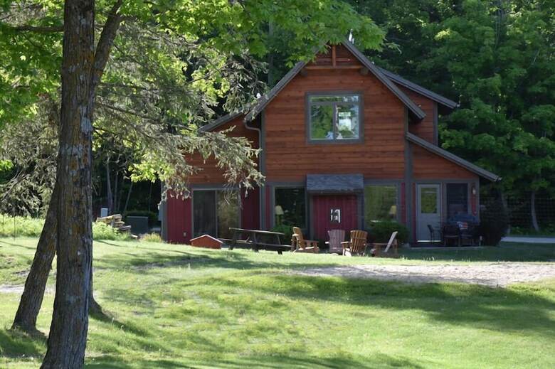 Cabana Trappers Landing Lodge