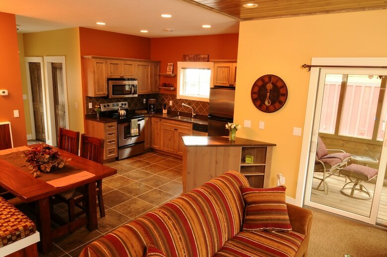 Cabana Trappers Landing Lodge