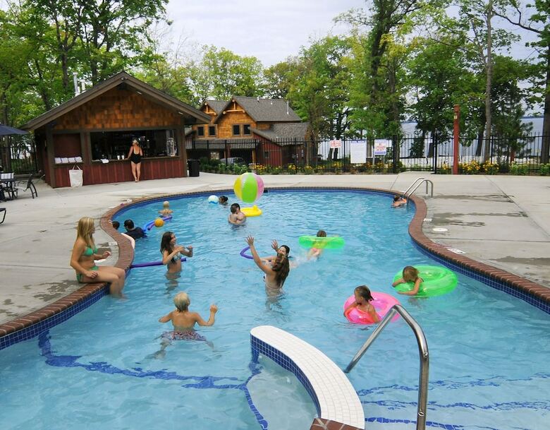Cabana Trappers Landing Lodge
