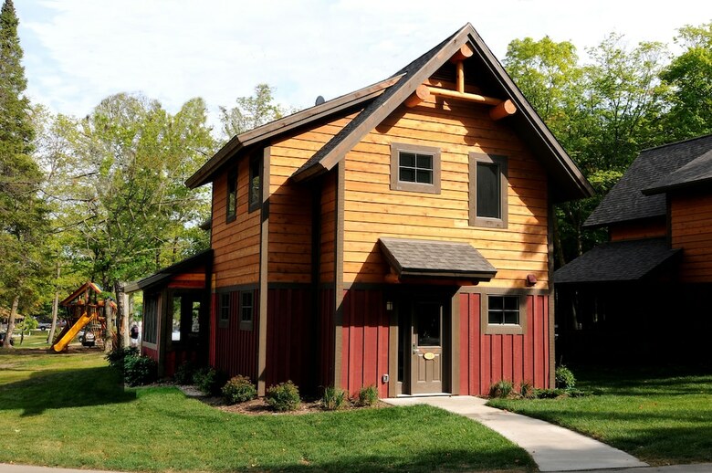 Cabana Trappers Landing Lodge