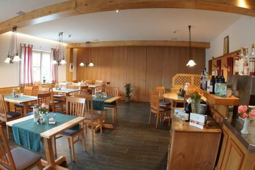 Hostal Landhotel Sch�ll