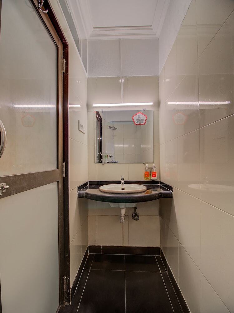 Hotel Oyo Flagship 572 Santacruz West