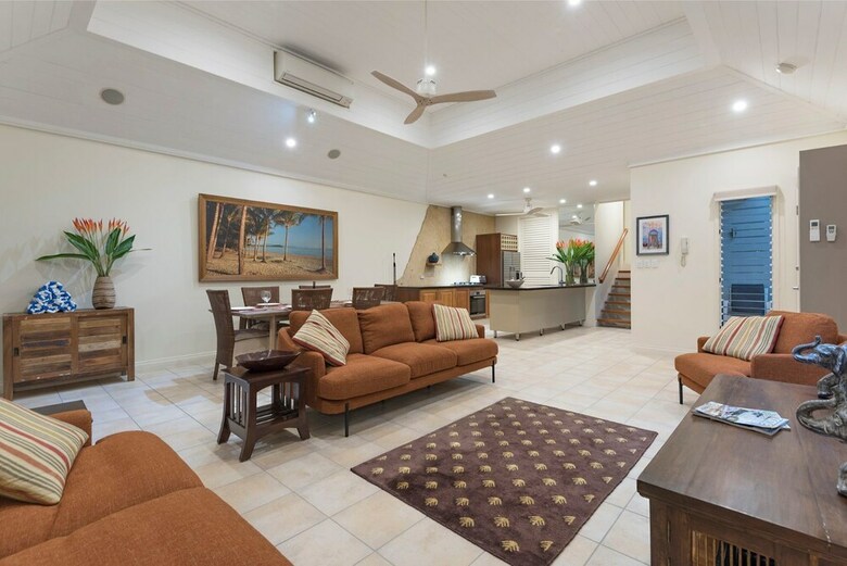 Villa Latitude 16 On Grant St