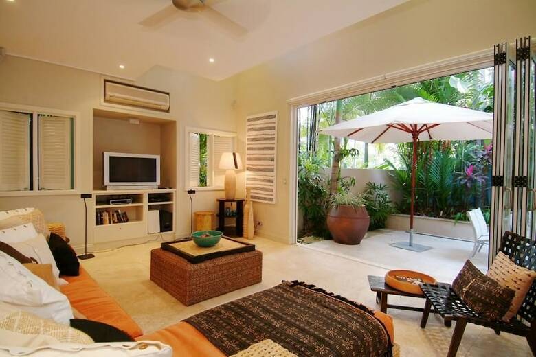 Villa Latitude 16 On Grant St