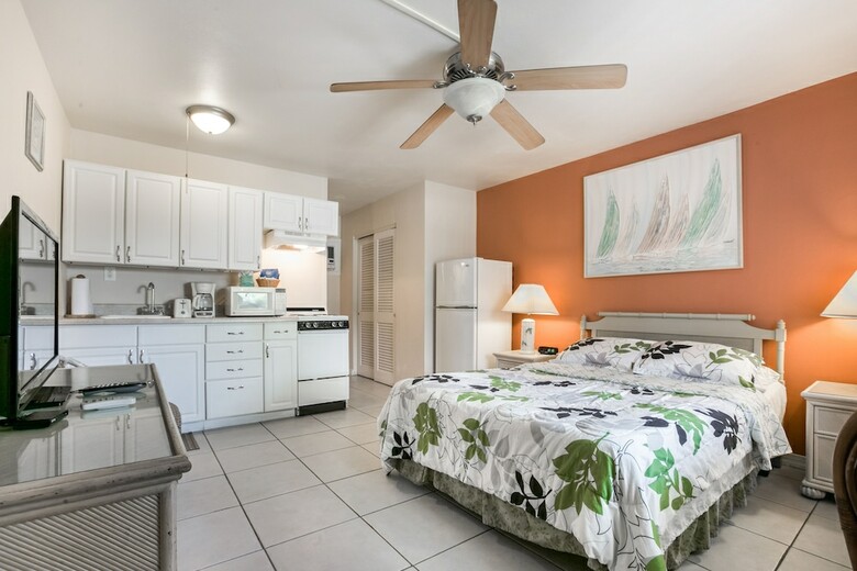 Apartamento Hideaway Waterfront Resort & Hotel