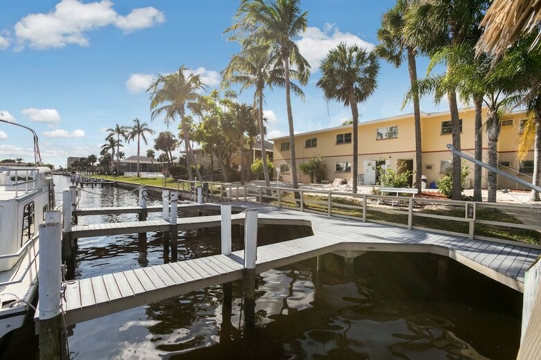 Apartamento Hideaway Waterfront Resort & Hotel