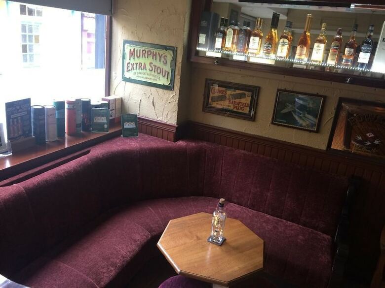 Hotel Mccauls Bar & Guesthouse