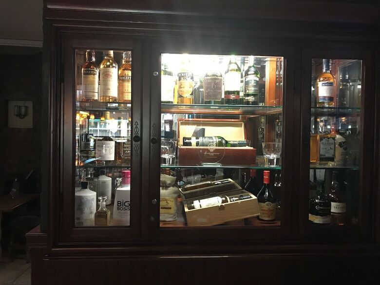 Hotel Mccauls Bar & Guesthouse