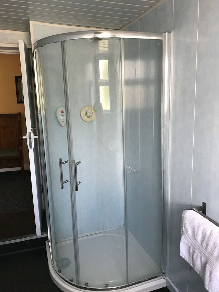 Hotel Mccauls Bar & Guesthouse