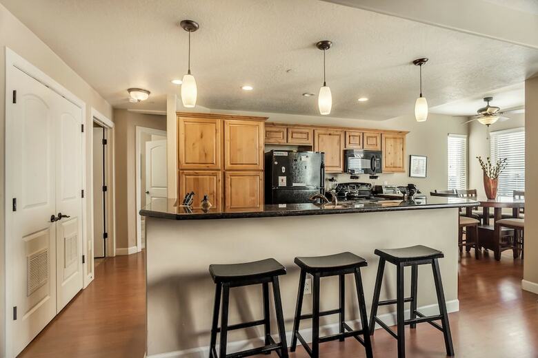 Downtown Condo By The Convention Center