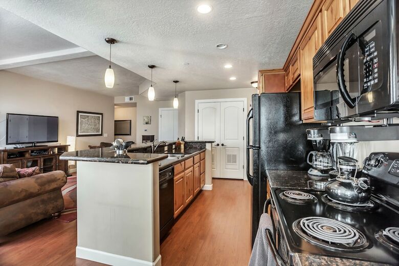 Downtown Condo By The Convention Center