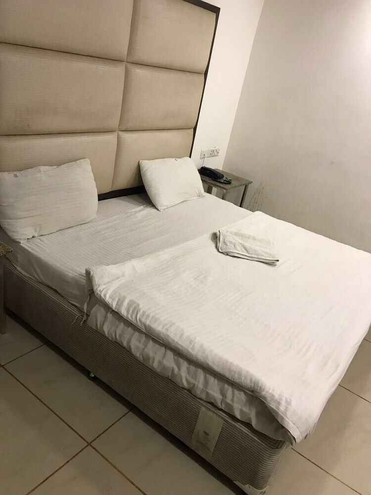 Hotel Saya - New Delhi Railway Station
