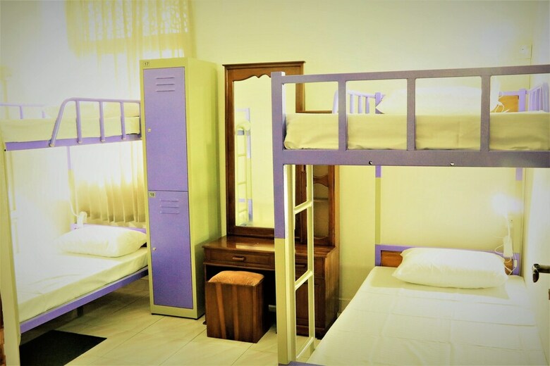 Hostal Eos Hostels