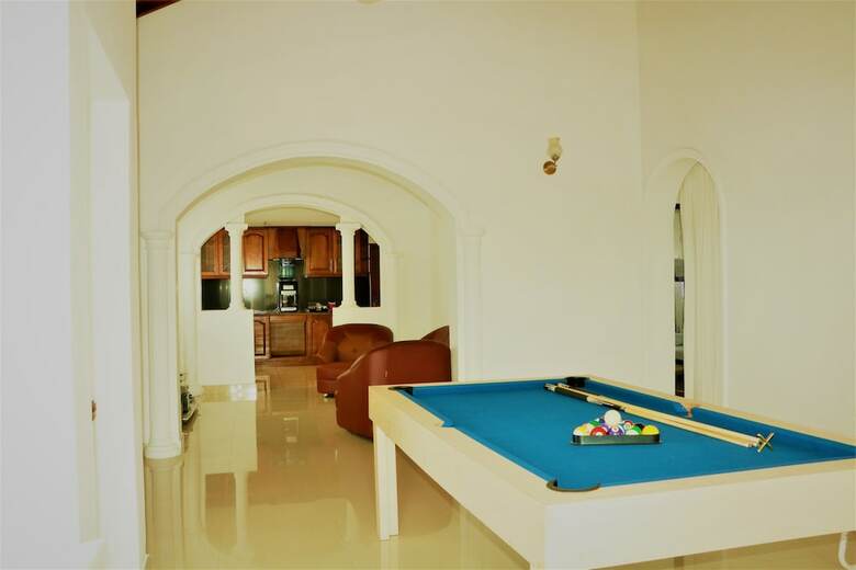 Hostal Eos Hostels