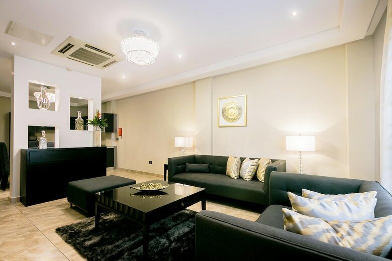 Aparthotel Oak Plaza Suites