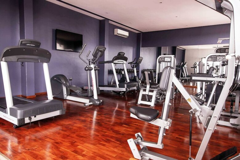 Aparthotel Oak Plaza Suites