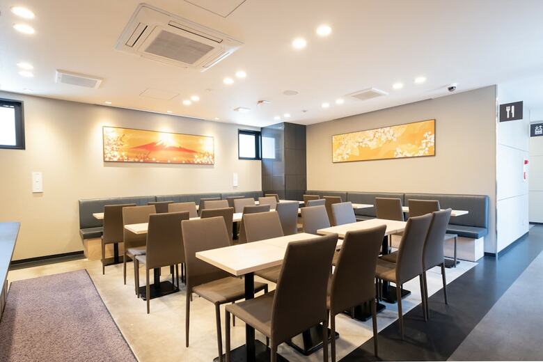 Shinsaibashi-higashi Crystal Hotel