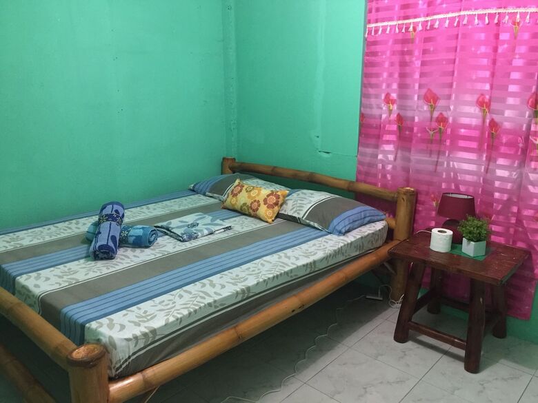 Hostal J & C Guesthouse