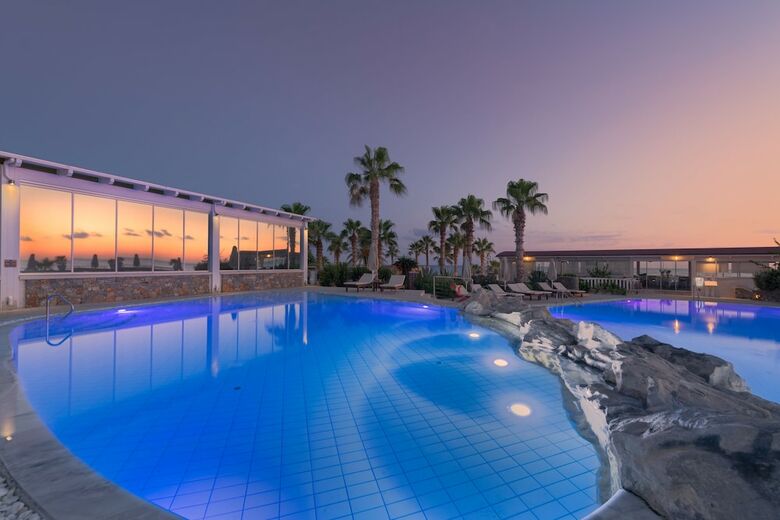 Hotel Ikaros Beach Resort & Spa
