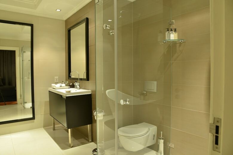 Hotel Cape Royale Luxury Suites