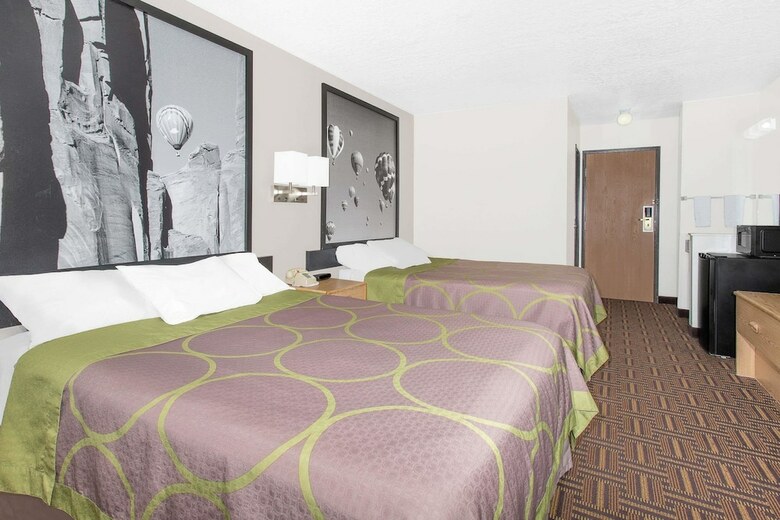 Hotel Super 8 By Wyndham Bloomfield