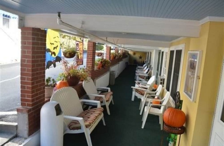 Betty Doon Hotel