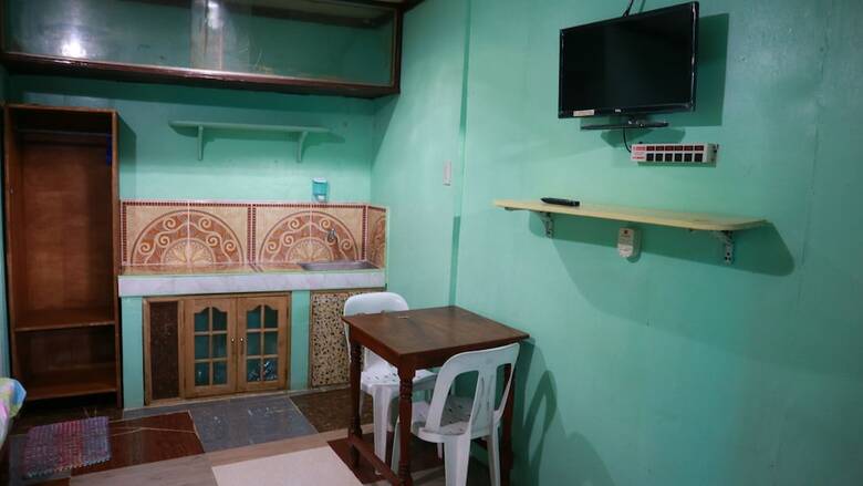 Hostal Dhayne Bed And Breakfast - Hostel
