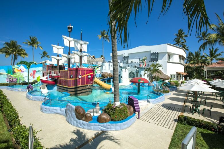 Hotel Crown Paradise Club