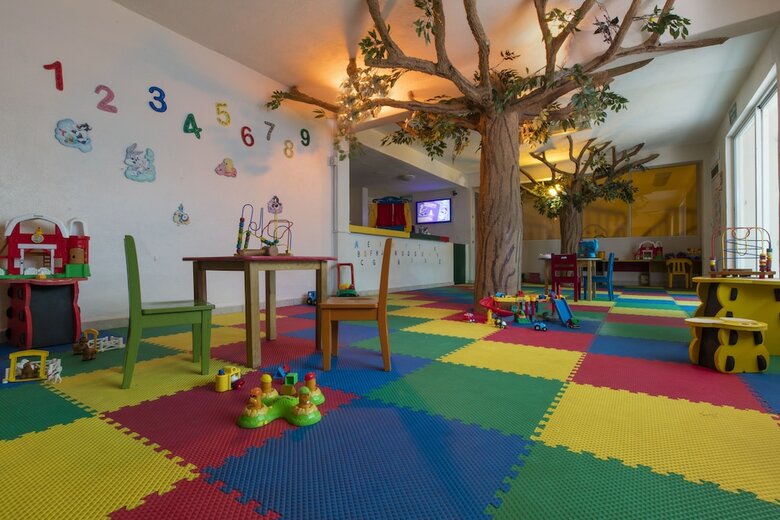 Hotel Crown Paradise Club