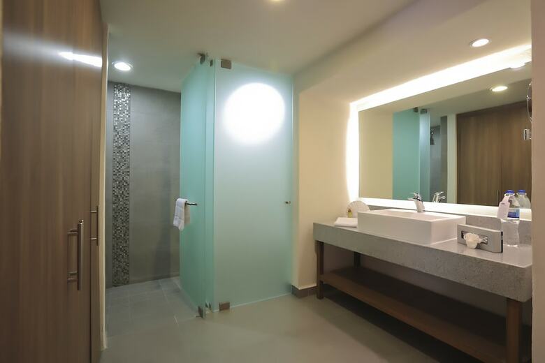 Hotel Crown Paradise Club